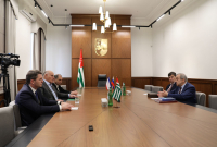Аслан Бжания и Георгий Мурадов обсудили сотрудничество Абхазии и Крыма