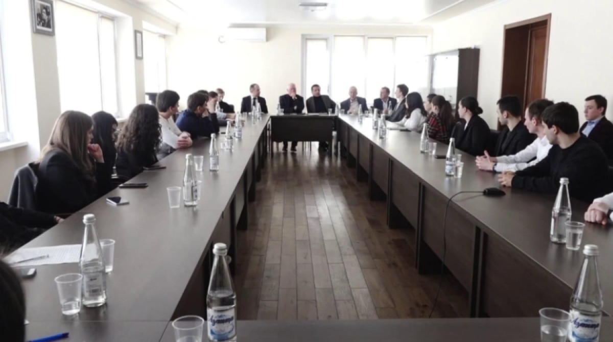 В АГУ прошел круглый стол, посвященный развитию абхазо-российских отношений
