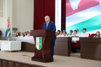 Аслан Бжания призвал жителей Абхазии с российскими паспортами к участию в выборах президента РФ