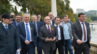 Бадра Гунба и Сергей Кириенко осмотрели Сухумскую набережную
